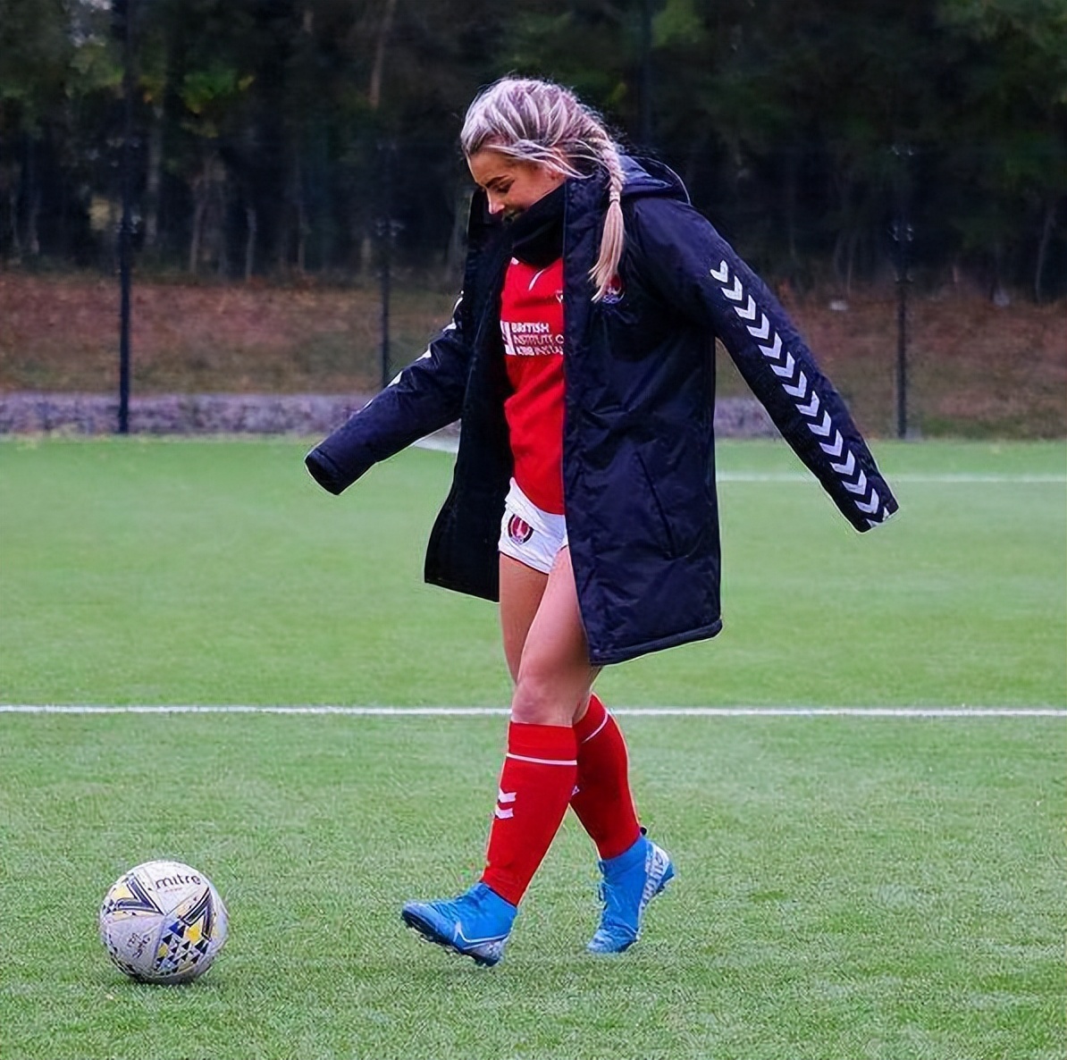 女足球员加入男足,2023年英格兰女足球员