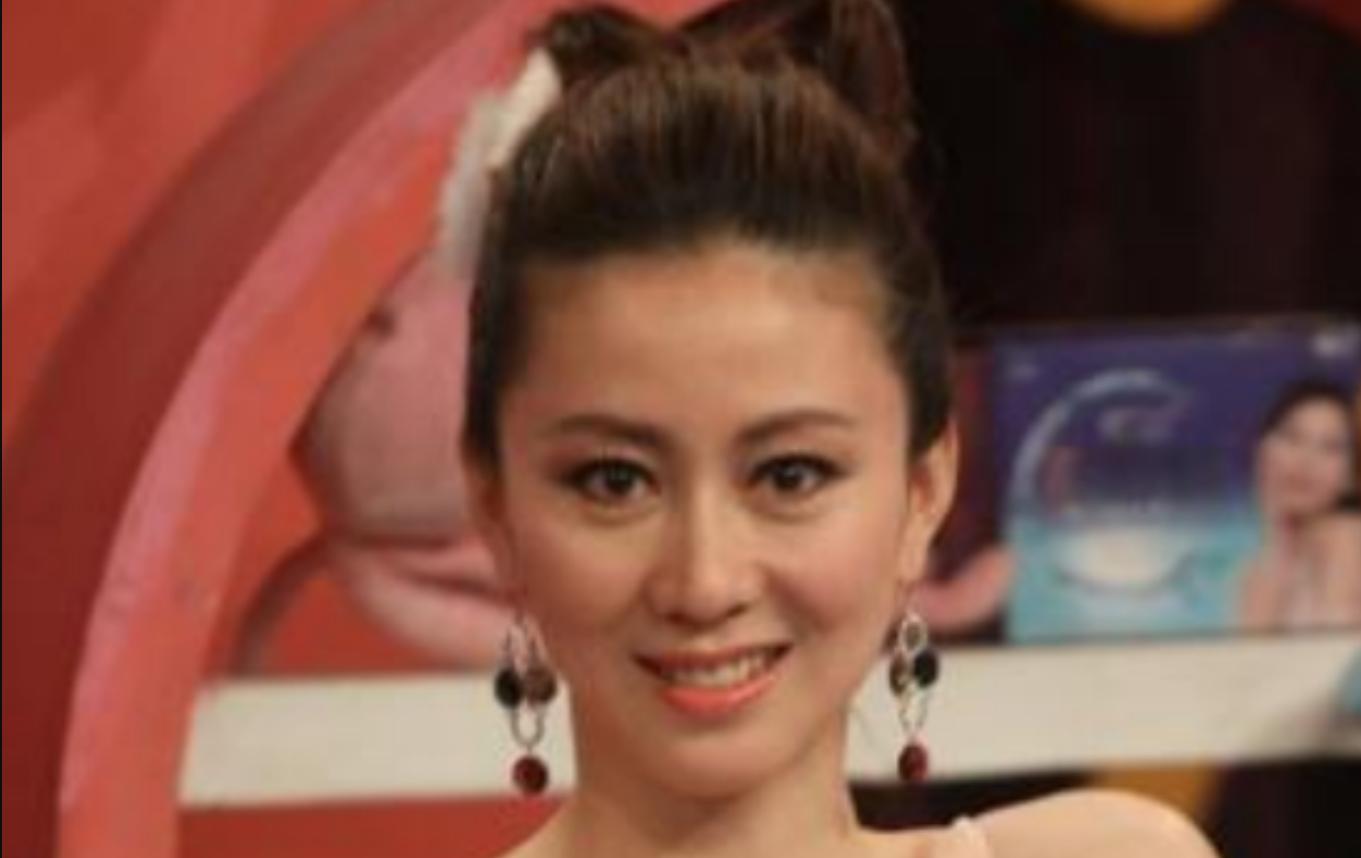 事实证明，为了钱选择当“裸模”的汤加丽，已经走上了另一条大道