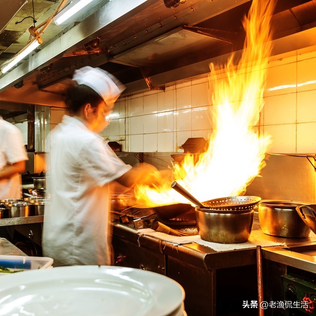 那年高考落榜，去舅舅饭店打工半年只给200块钱，多年后我感谢他