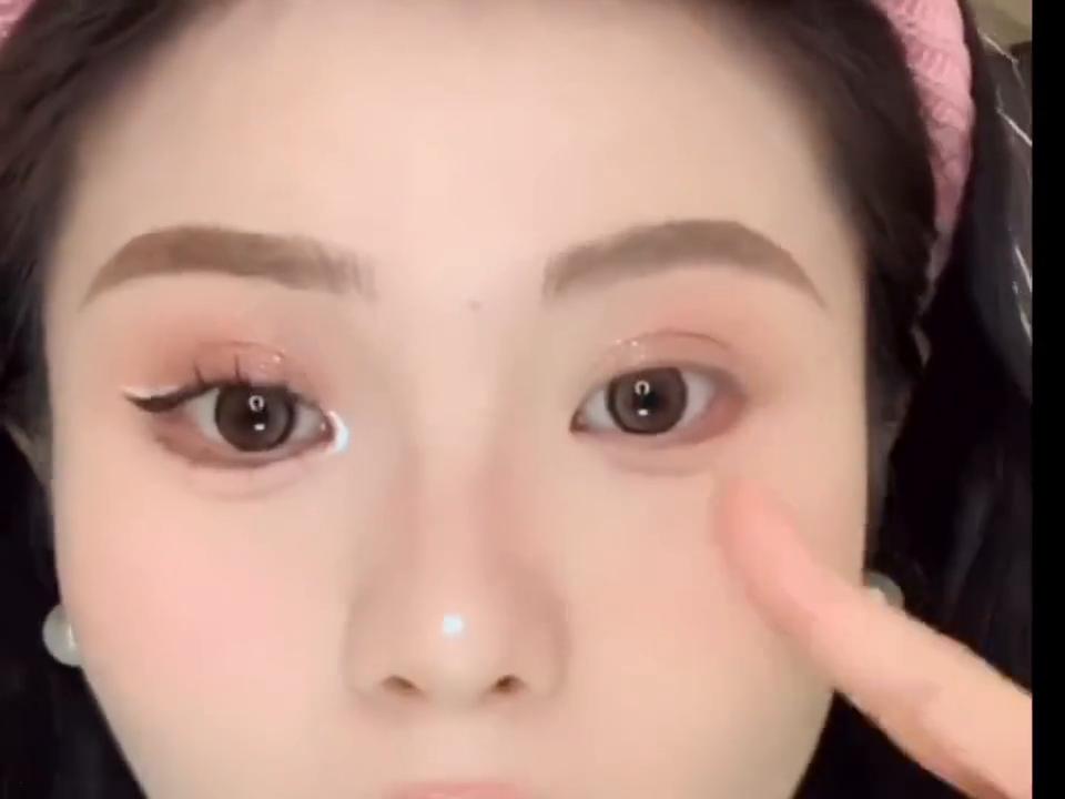 放大双眼的秘密是什么,让眼睛变巨眼的方法