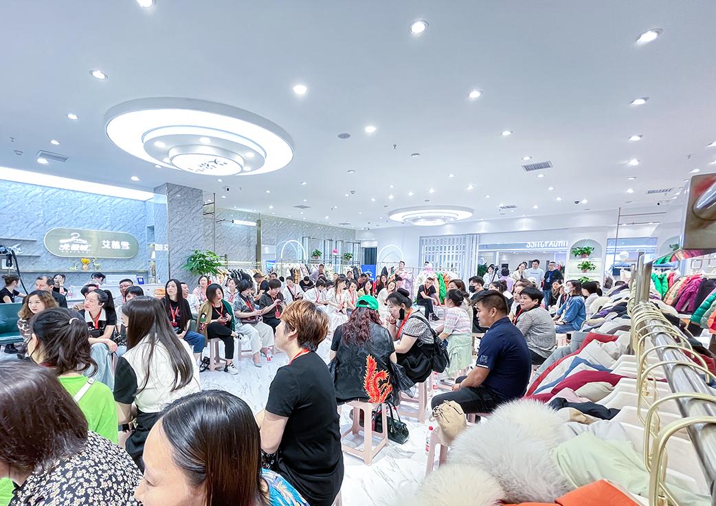 汇聚潮流服装品牌,汉口北品牌服装冬