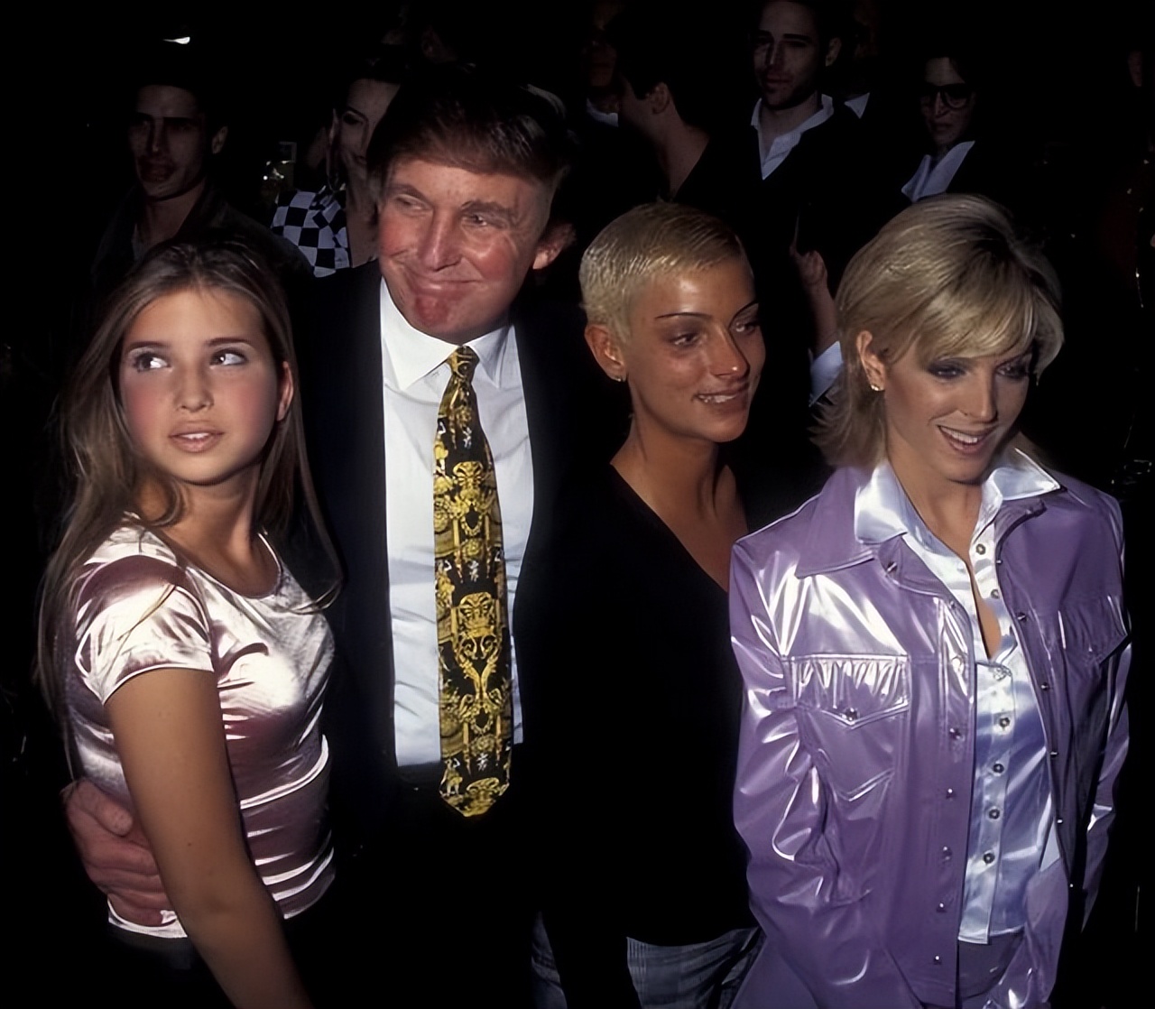 母女情深：特朗普原配伊凡娜73岁离世，女儿伊万卡晒旧照怀念母亲