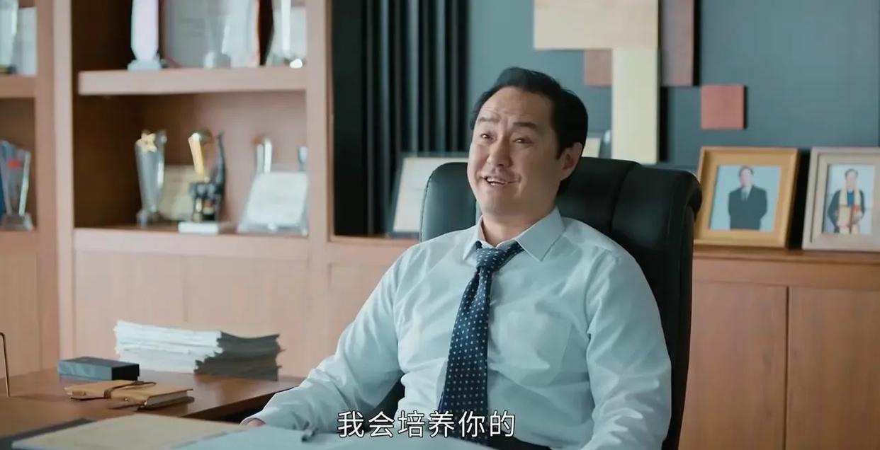 出差男领导和女助理的故事