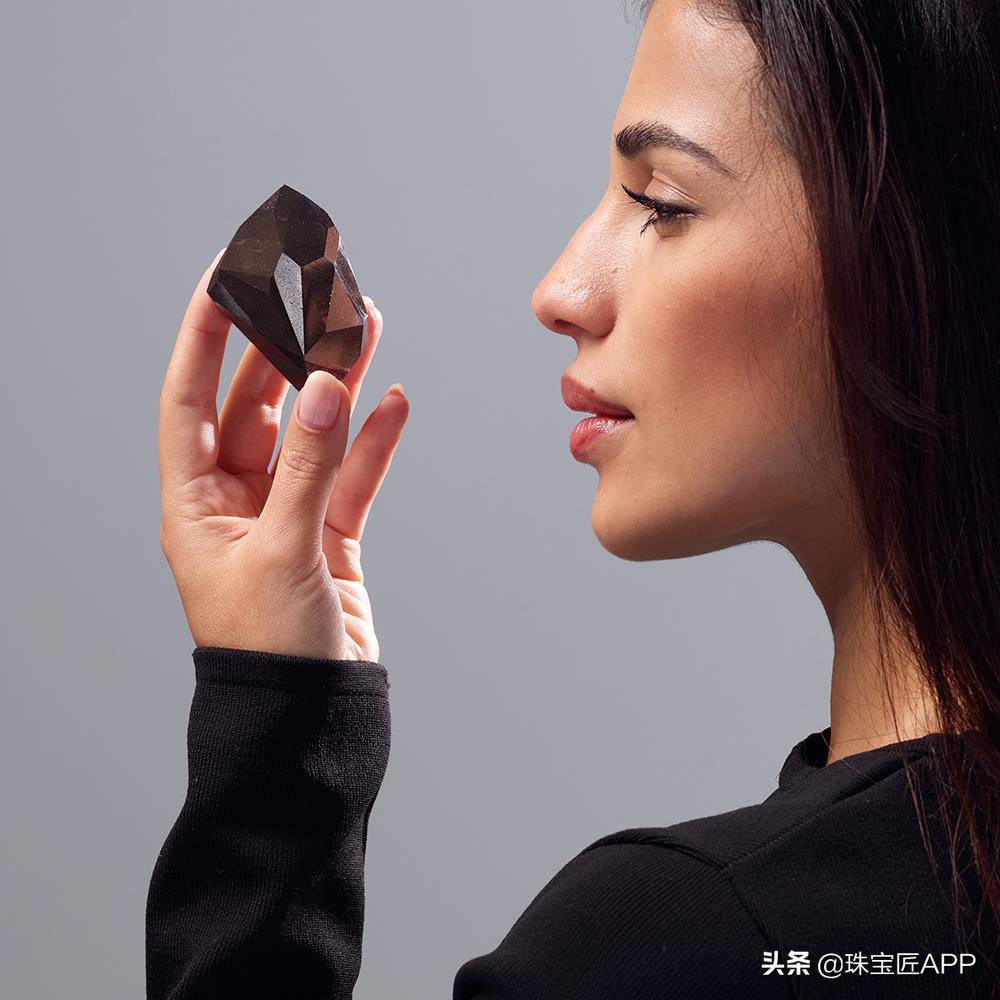 天价钻石拍卖,天价钻石被隐藏富豪拍下