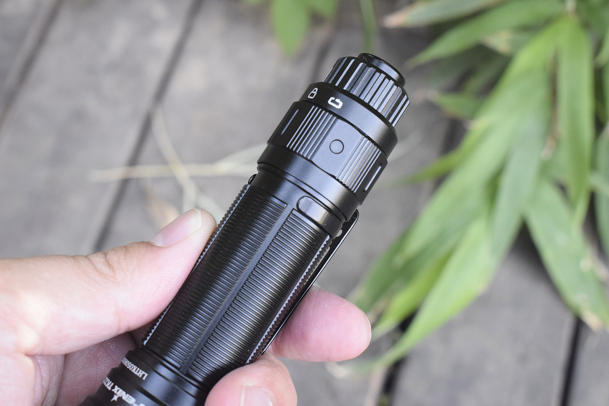 稳定高效,强光压制!Fenix菲尼克斯TK22TAC双模式战术手电体验