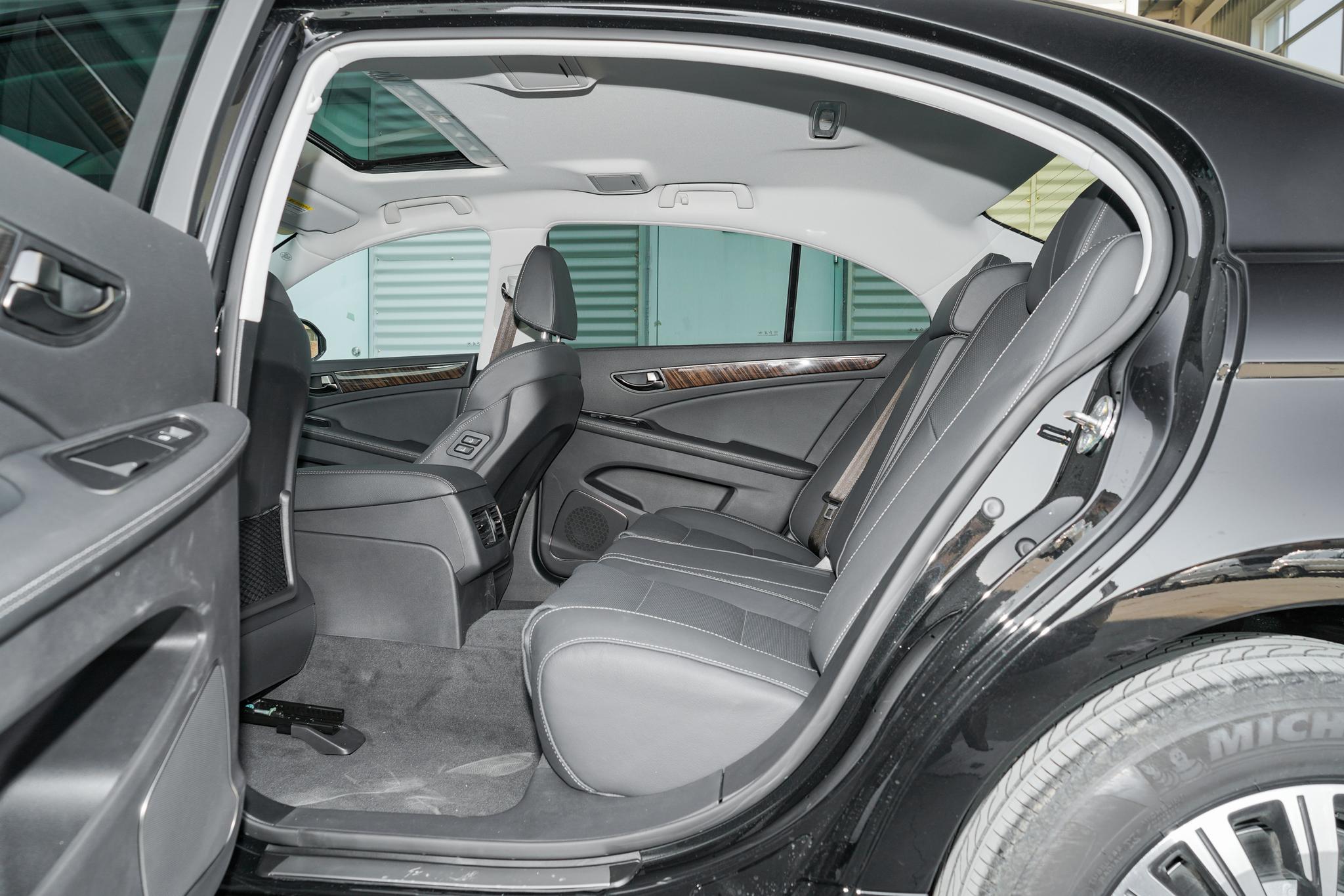 国产品牌的骄傲当属这3款车,这5台国产车颜值和性能兼具