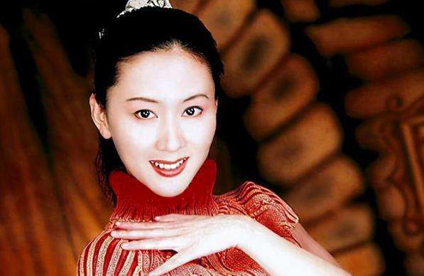 人体模特汤加丽：与丈夫离婚，遭父亲嫌弃，46岁再给父母添心病