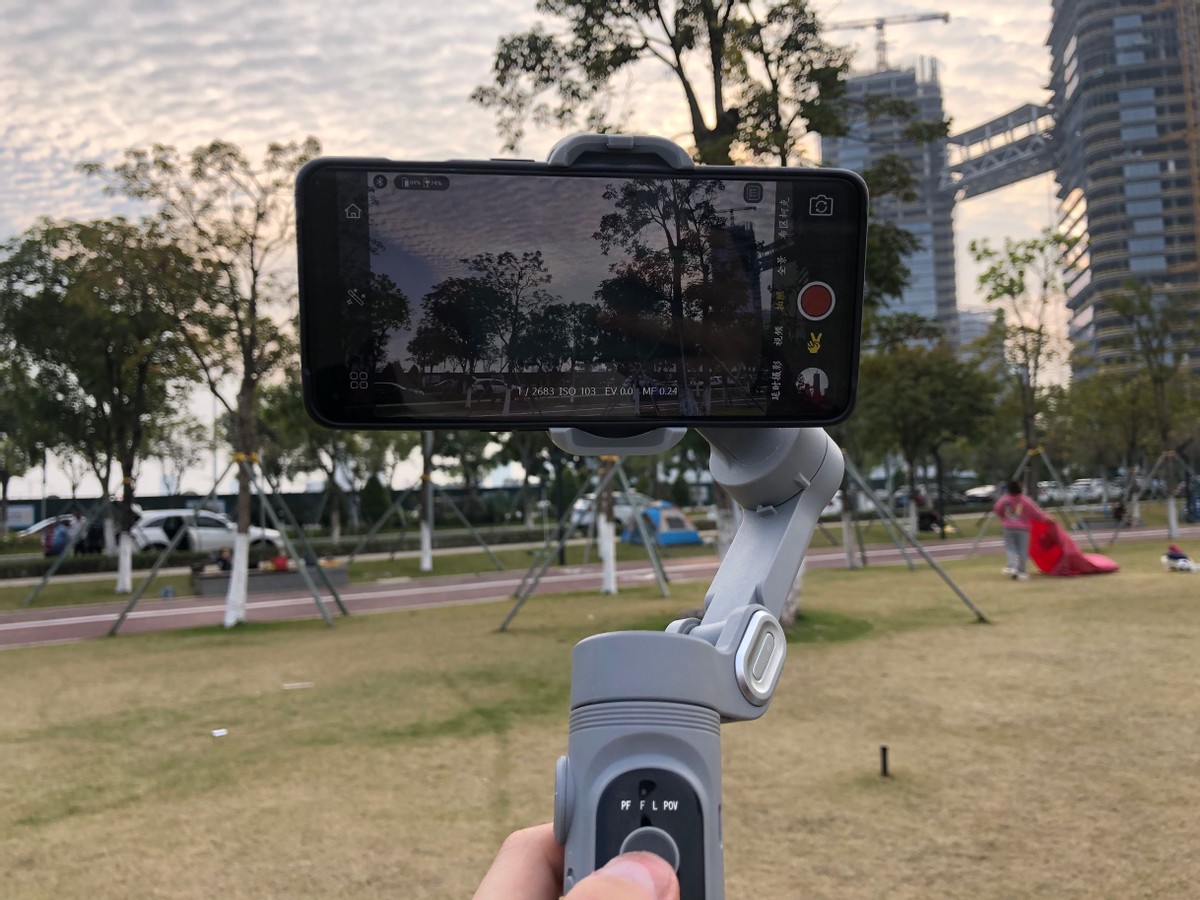 奥川手机三轴稳定器云台测评,奥川稳定器smartx和pro的区别