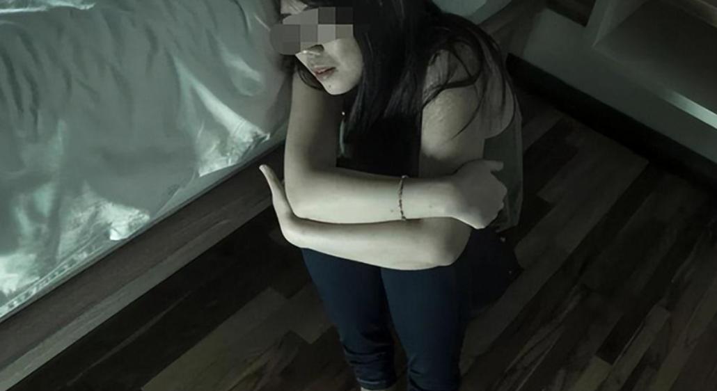 女子欠房东3000房租被曝光照片,女孩欠房租被拍