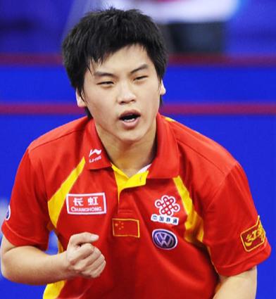 38岁日本足球老将,28岁巨星打日本后卫