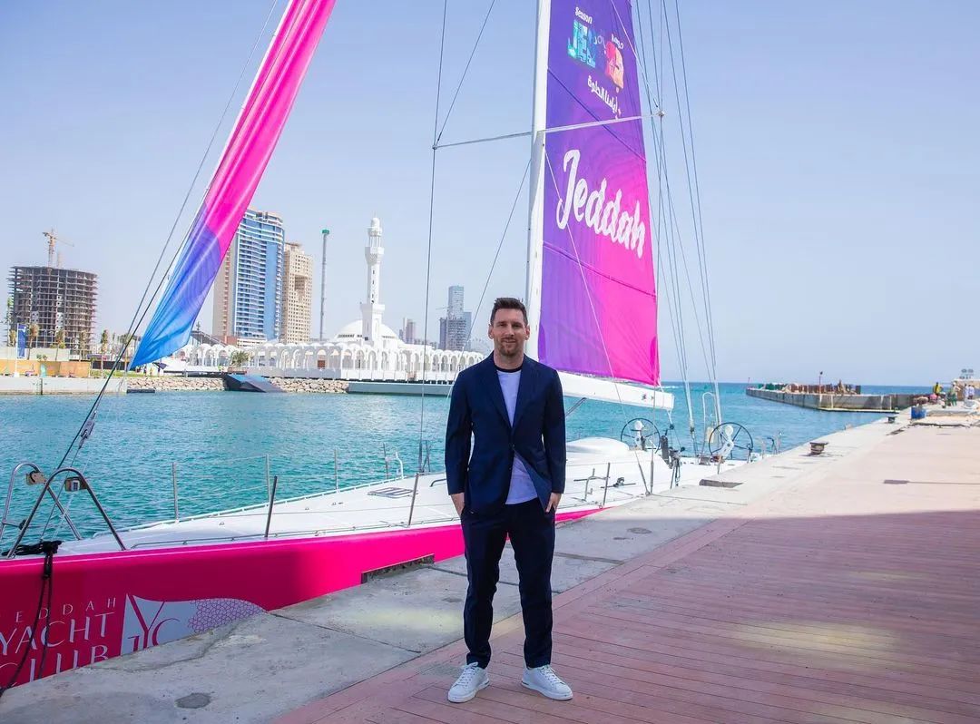 梅西夺冠后亲吻妻子,梅西夺冠亲吻爱妻