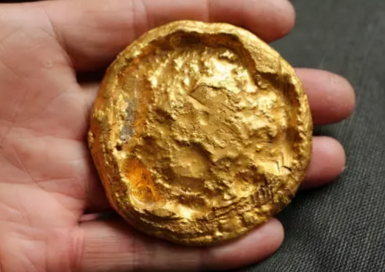 西安挖出219块金饼,烧砖挖出价值20亿的金饼