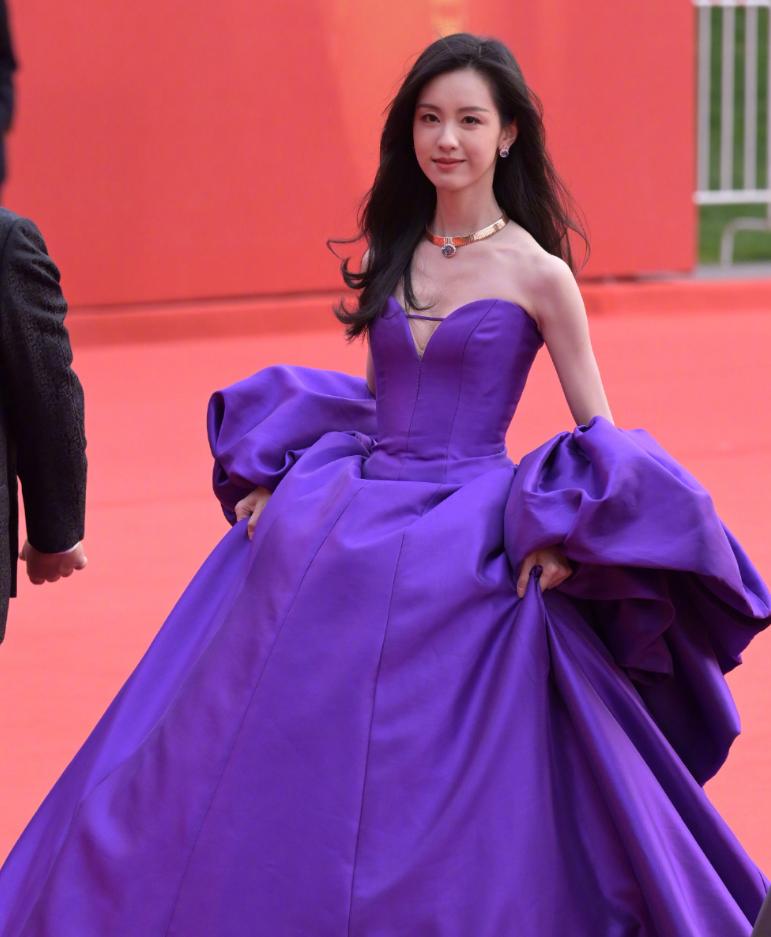 胡先煦张子枫赵小棠演的电影,北影节开幕式红毯陈都灵