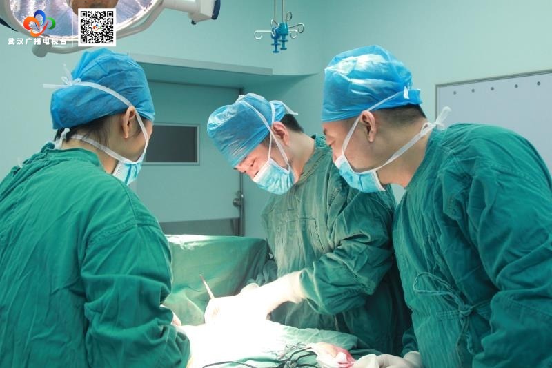 女子打针隆鼻致皮肤坏死,女子注射玻尿酸隆鼻