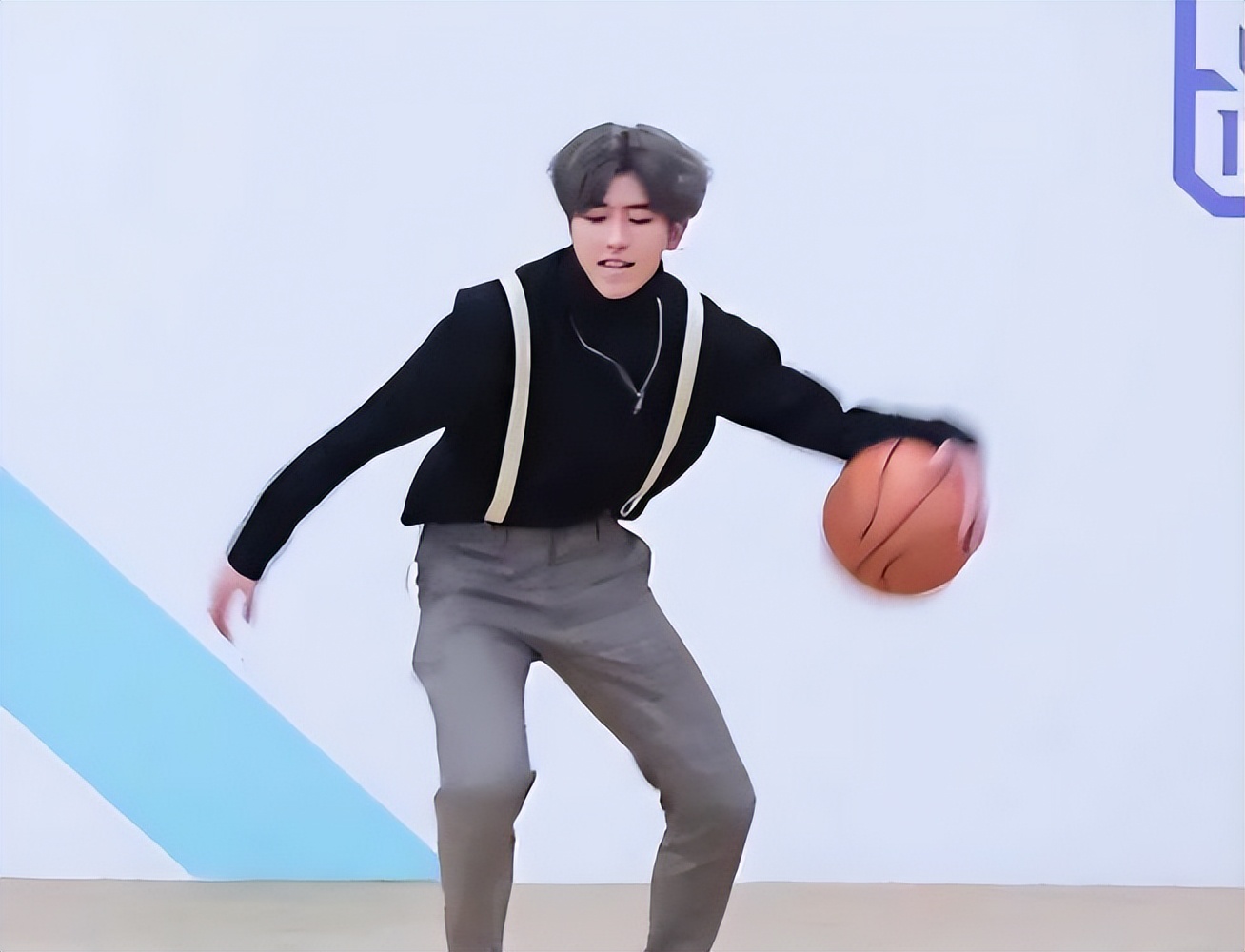 最新！C女士姓氏和年龄被曝出！蔡徐坤塌房，原来一切早有迹可循