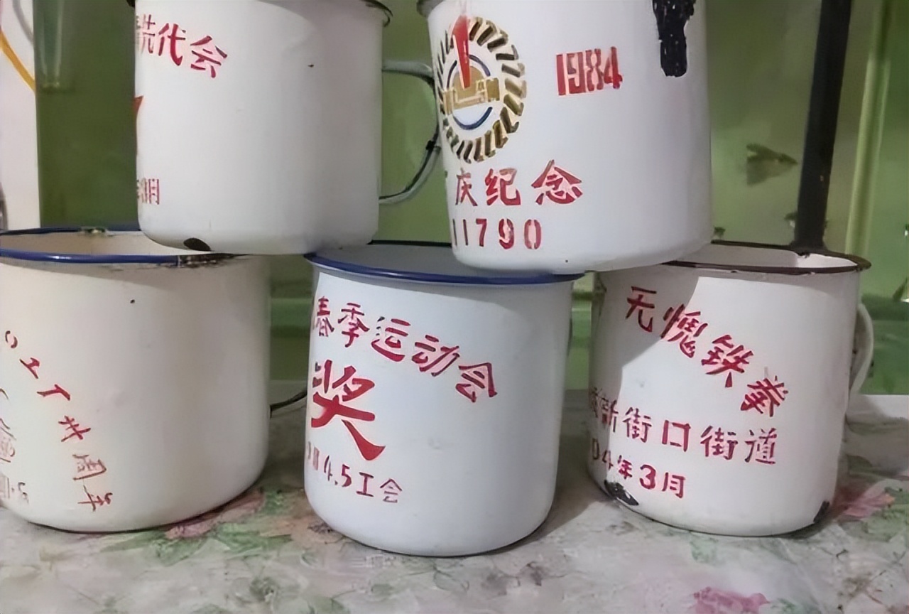 珐琅板优缺点浴室能用珐琅板么,珐琅板和岩板哪个好求回答