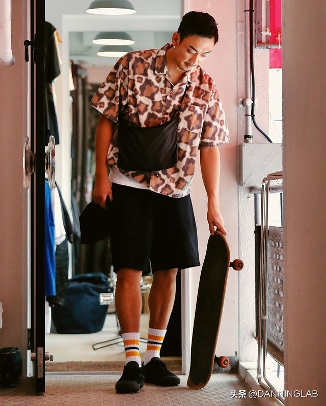 这个夏天一定要穿一次花衬衫,复古花衬衫怎么穿出高级感