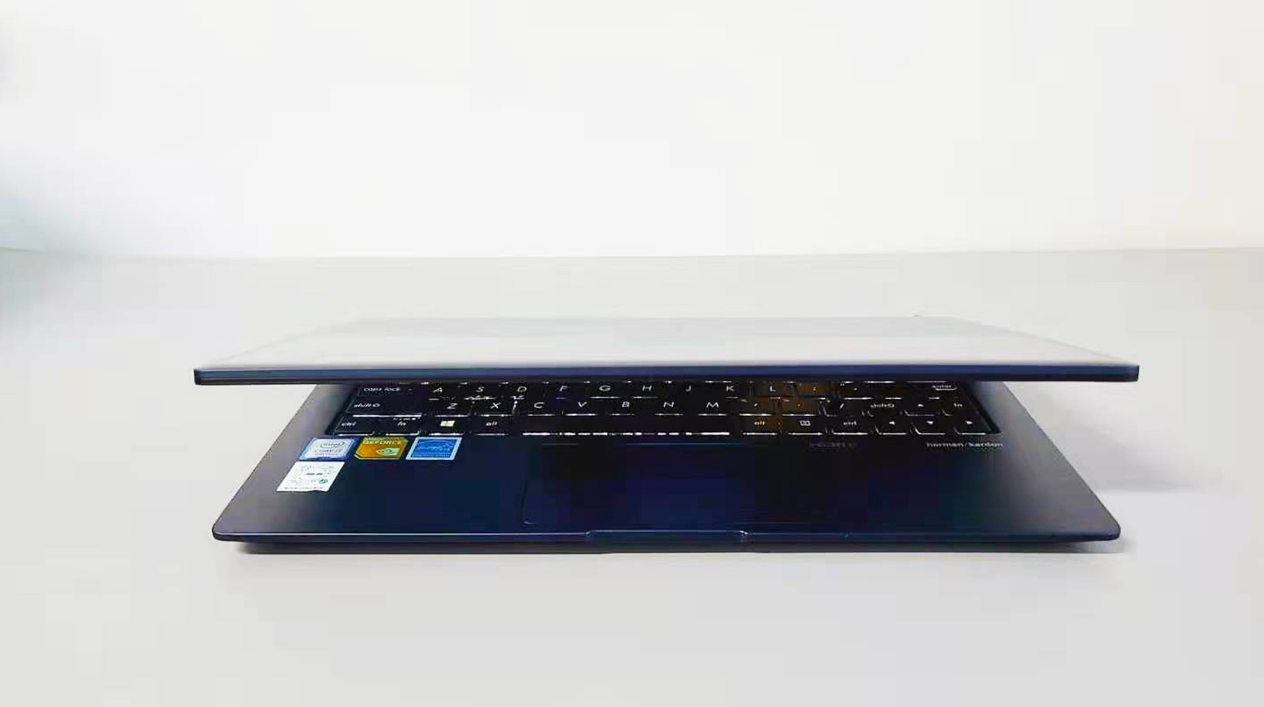 华硕笔记本窄边框测评,华硕镜面屏笔记本