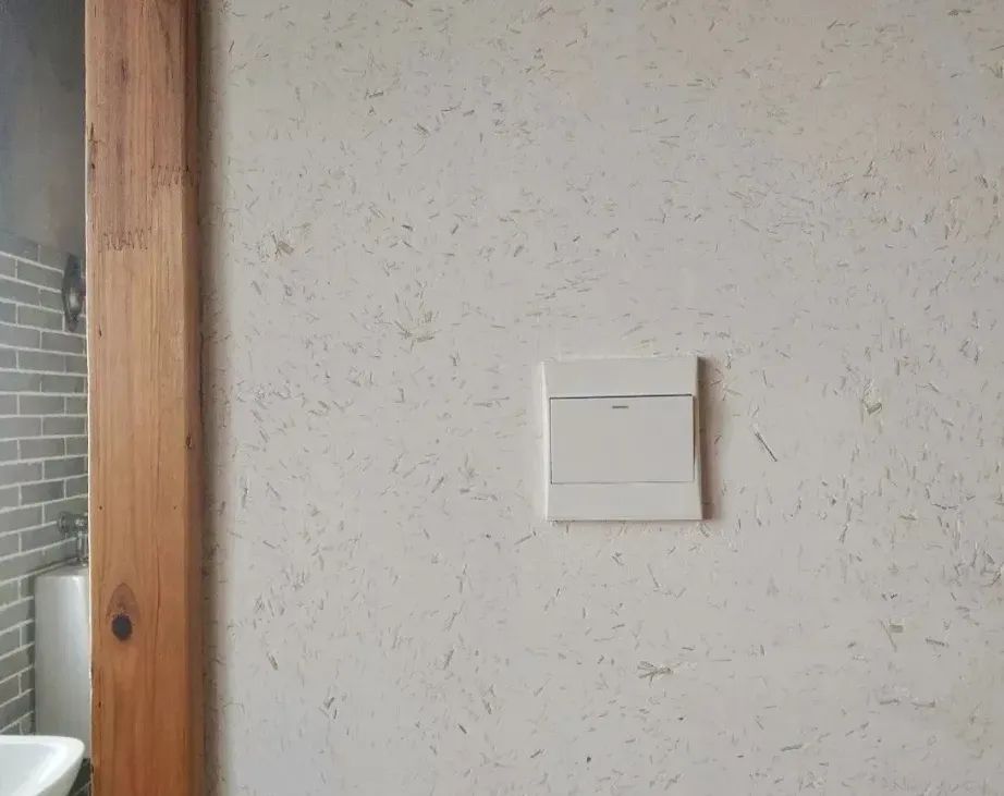 稻草泥漆和乳胶漆哪个划算,乳胶漆跟稻草漆施工工艺一样吗