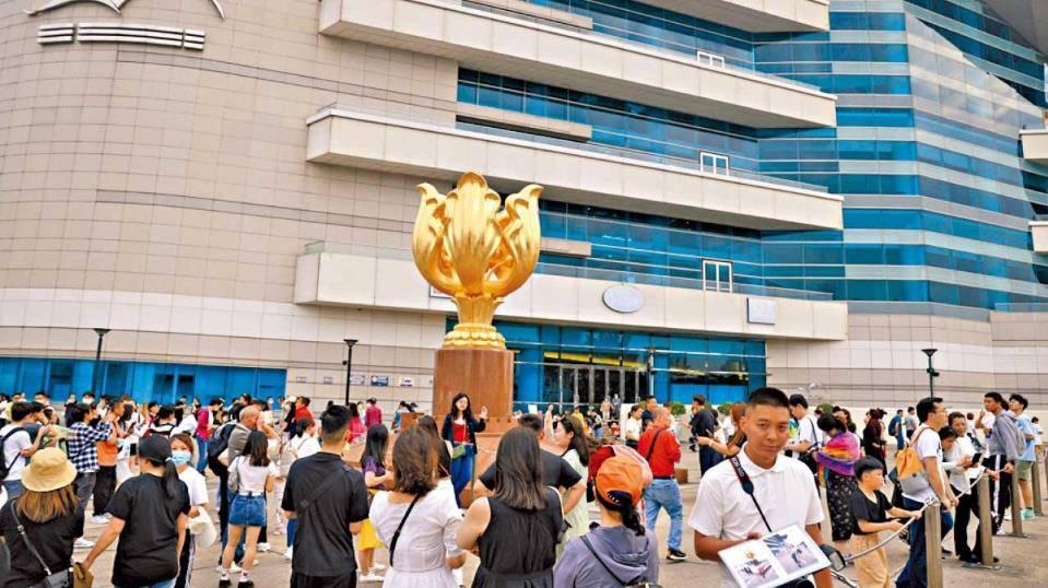 香港为何服务态度不好？说说“店大欺客”与内地的“客大欺店”！