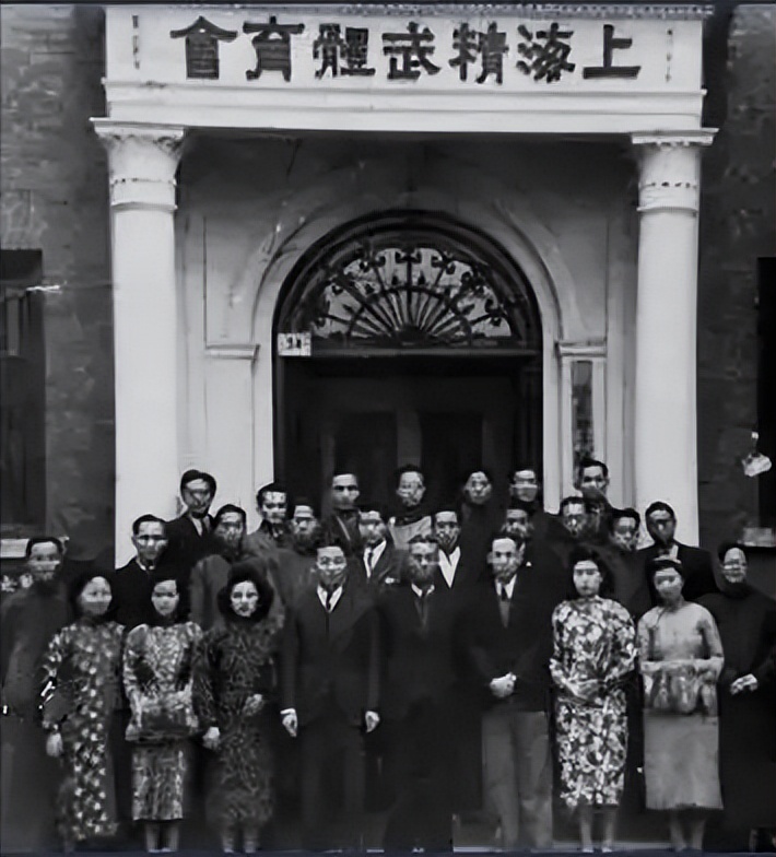 1989年，专家清理霍元甲尸骨时，意外发现霍元甲的真正死因