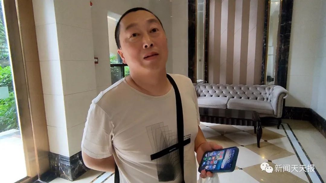 乐山一小区约20层楼被张贴涉黄小广告,民警:表面涉黄,实则涉诈