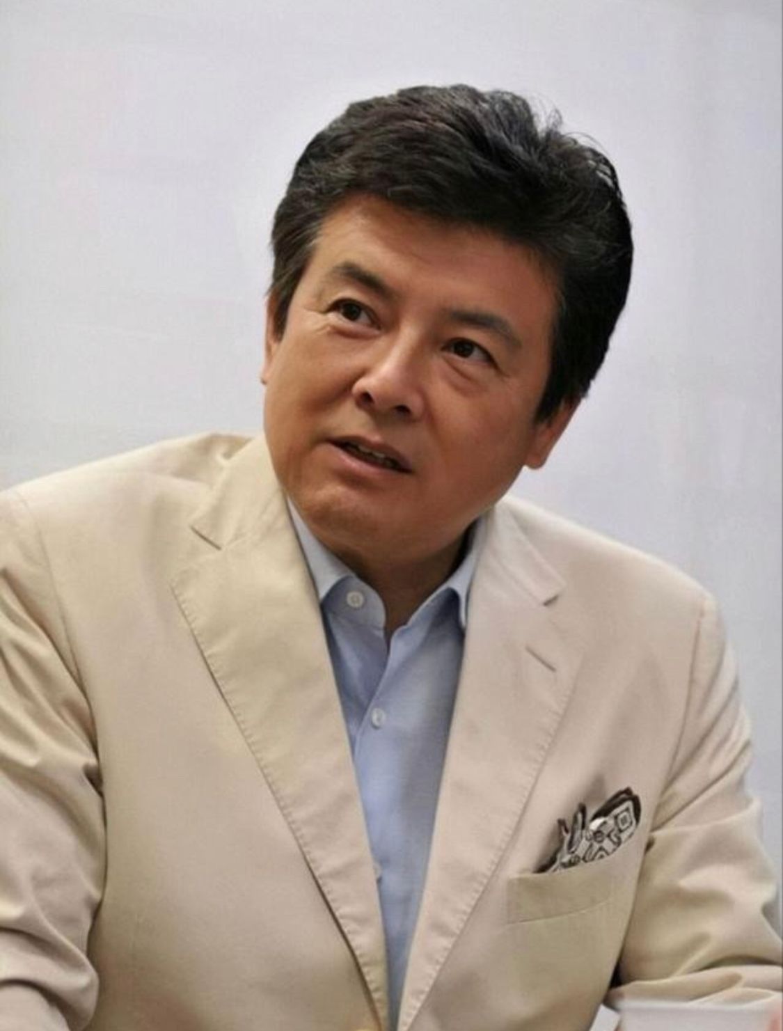 70岁三浦友和才是真男神,年轻帅气三浦友和穿红色t恤