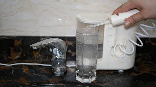 全家人的深层口腔清洁保障，OcareLink智能家庭款冲牙器