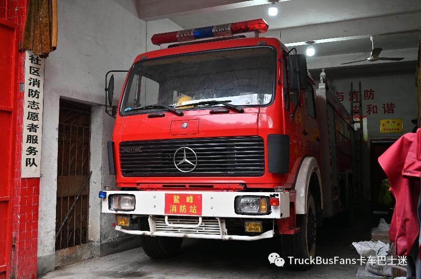 红色战车老消防车,红色北奔消防车