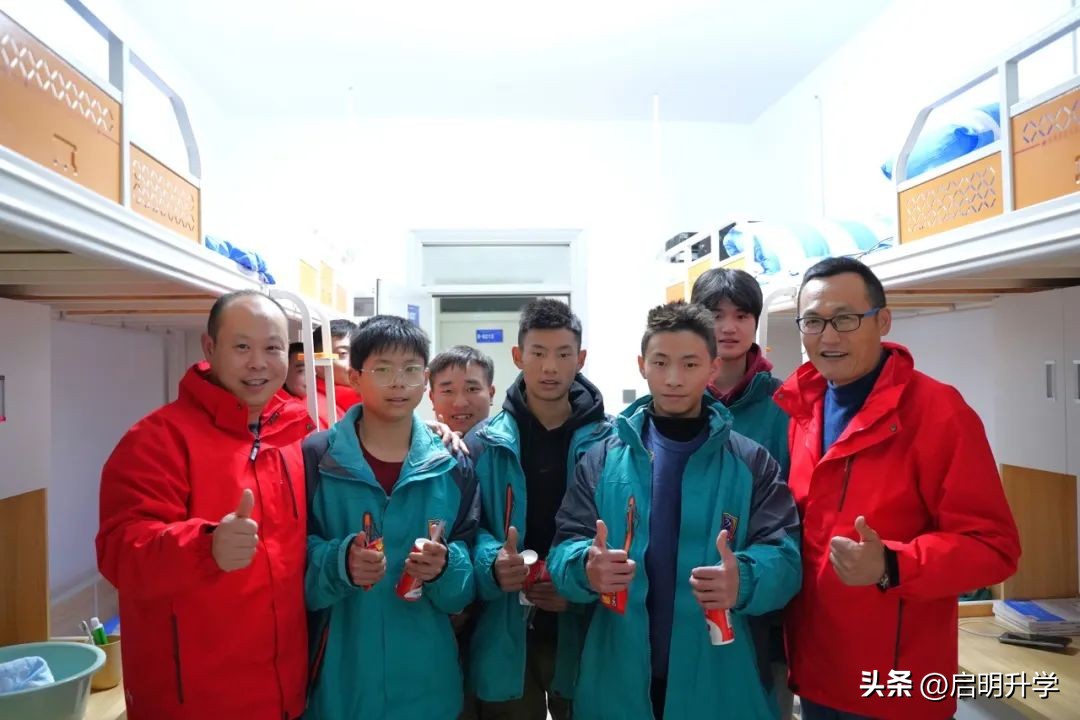 成都新华电脑学校春季招生吗,成都新华学院招生网