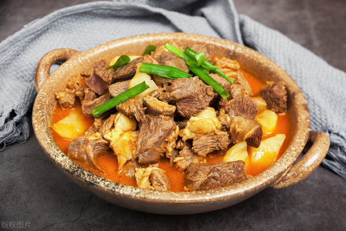 做菜盐放多了怎么补救啊,烧菜盐放多了太咸怎么处理