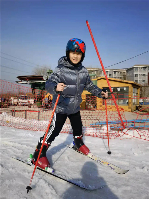 看开幕式、做手抄报、体验滑雪……*安泰**学生寒假“云迎”冬奥盛会