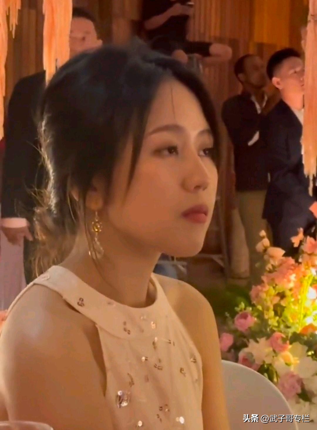 男子结婚邀请前女友闹婚礼,男生为前女友举办婚礼