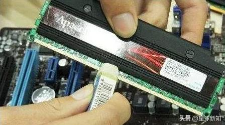 电脑主机一直亮红灯无法正常开机,电脑主机开机风扇一直转屏幕不亮