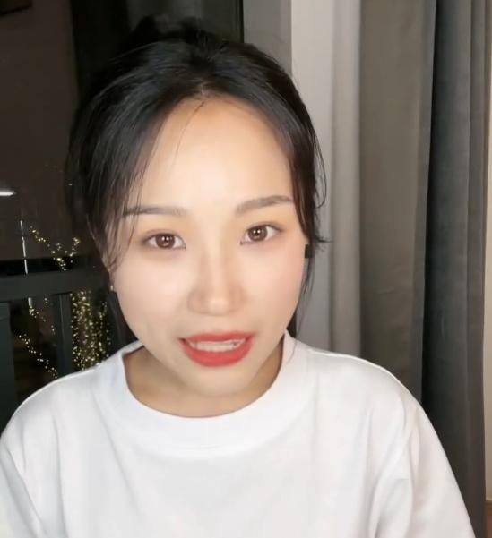 挖呀挖*脑洗**全网！女幼师爆红后辞职当网红，直播1天顶10年工资