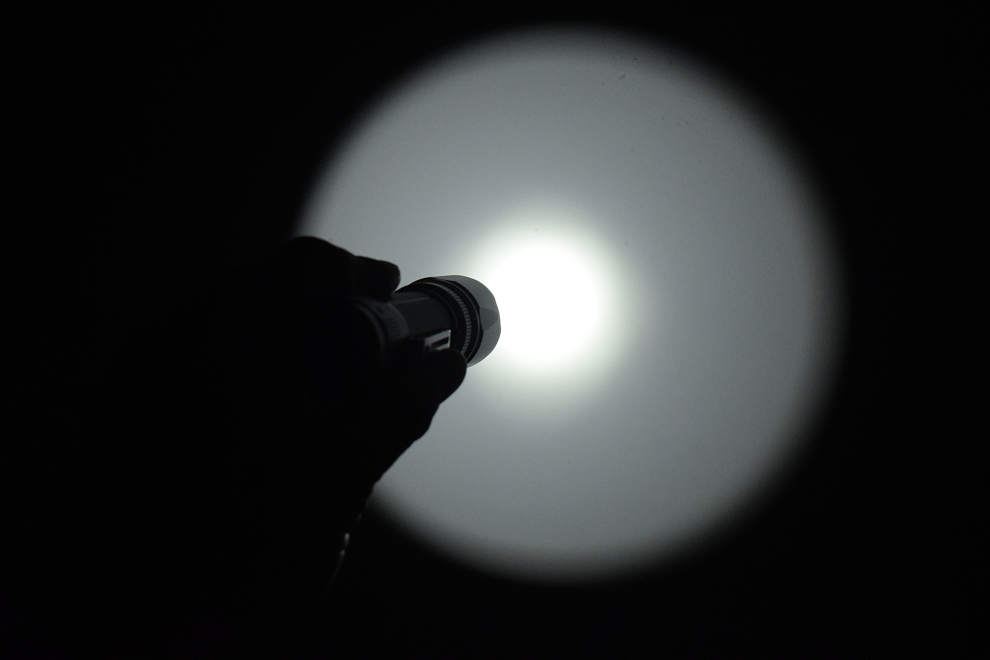 性能强悍再升级，Fenix菲尼克斯TK20RV2.0战术手电体验