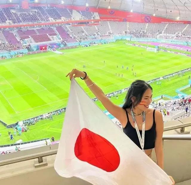 世界杯日本德国女球迷的镜头,世界杯看台上的日本女球迷篮球