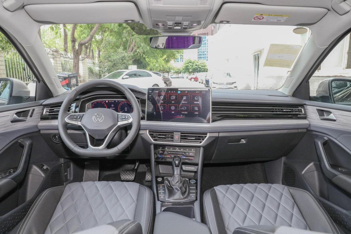 吉利星瑞和速腾驾驶感受哪个好,吉利星瑞和速腾对比测评