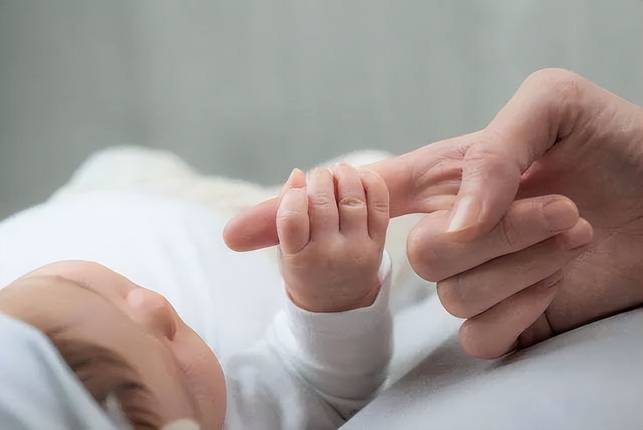 4年巨亏18亿，高管持剑内斗：造假疑云下，母婴第一股怎么了？