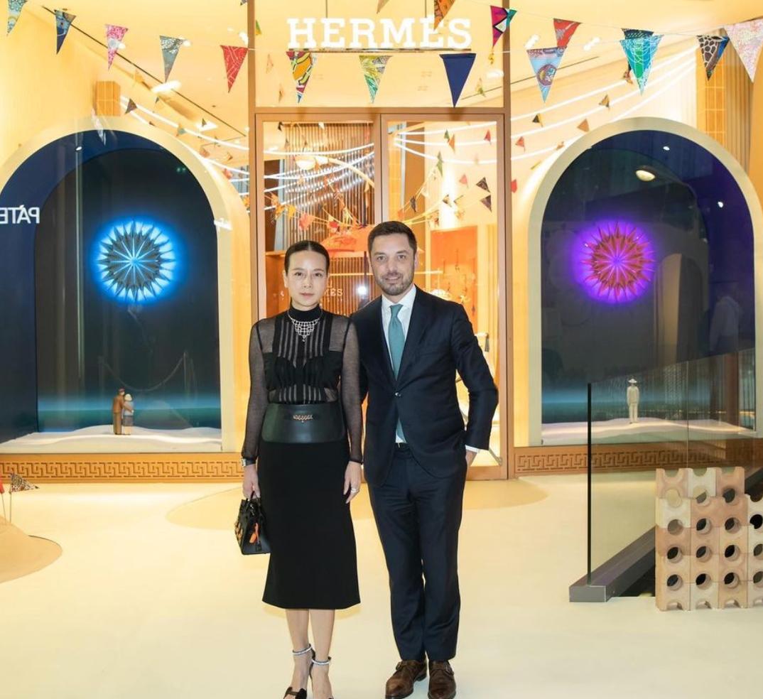 56岁泰国第一名媛：带球队打入世界杯，还是泰王“白月光”?