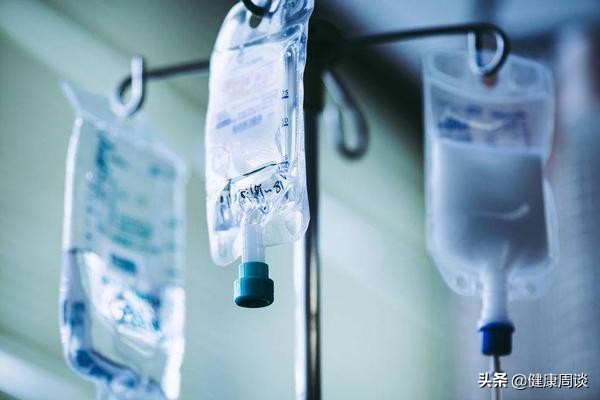 嘴上长泡是疱疹病毒么,嘴上起小水泡是口腔溃疡吗