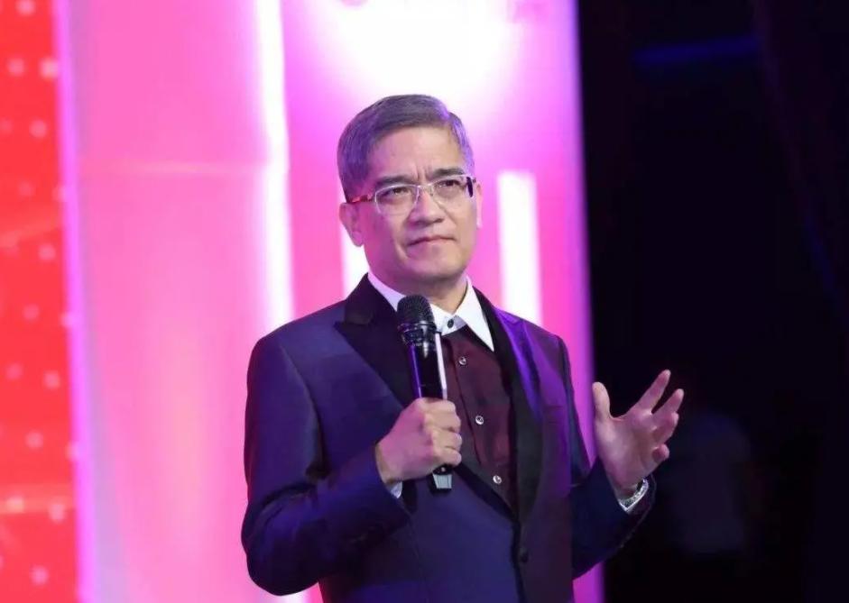 从良心经济学家到*子骗**专家，*咸平郎**如何跌落神坛？