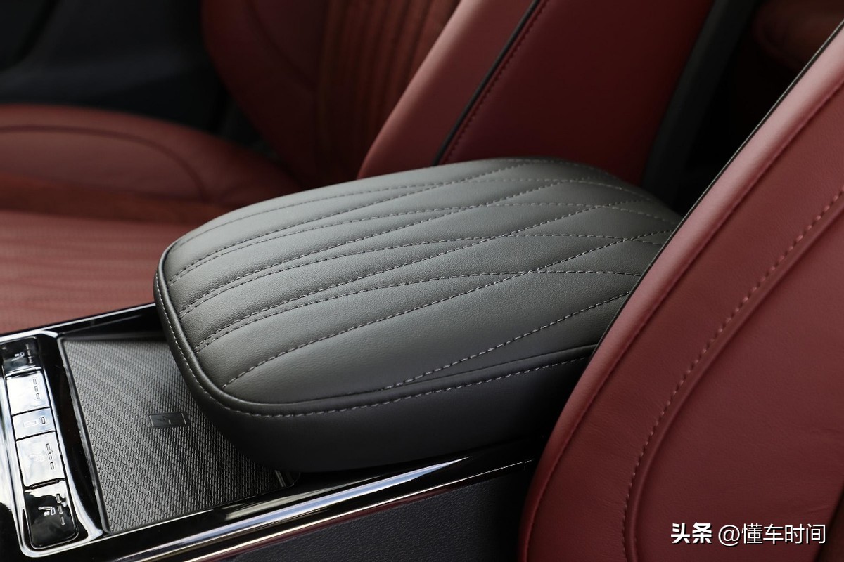 年轻红旗hs5选什么颜色,2022款红旗hs5优点和缺点