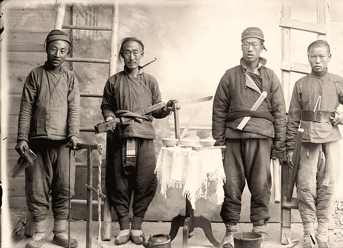 晚清男子被执行酷刑,清朝酷刑犯人游街示众