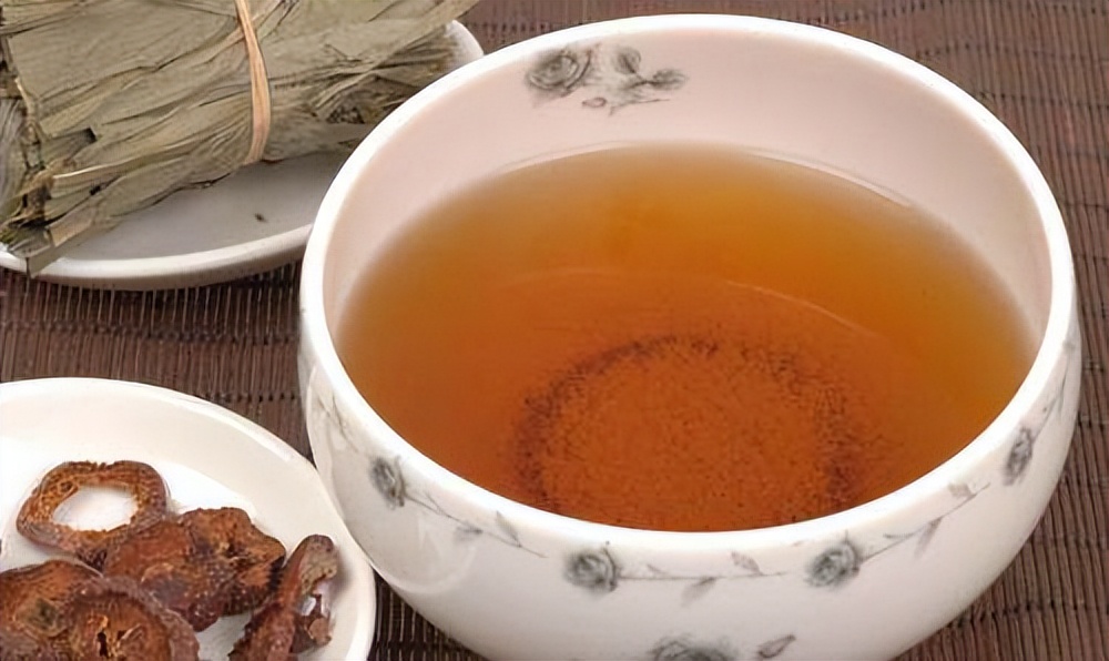 健康的男人可以吃补肾的保健药,杜仲加红茶一起泡水喝的功效