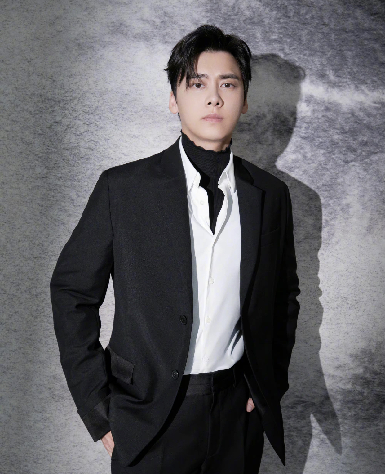 李易峰嫖娼影响大！杨幂出轨谣言被重提，冯小刚等众多男星也遭殃