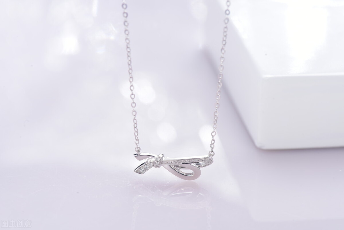 男生送女朋友礼物应该送什么东西,男生适合送女朋友什么礼物