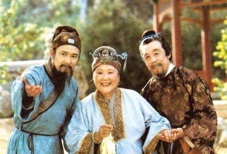 秦可卿每天都要换衣服吗,秦可卿生病是哪一回