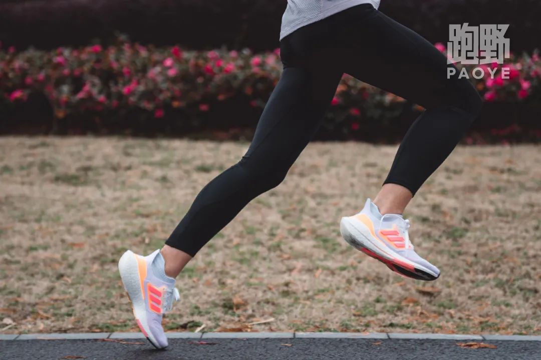 专为女士打造的跑鞋ub22,ub22女士慢跑鞋