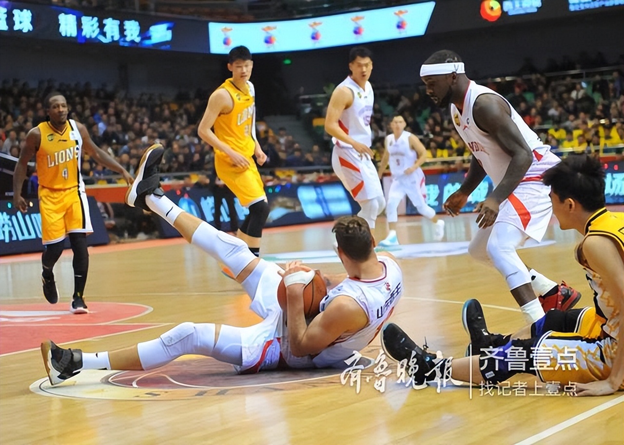 篮板王莫泰尤纳斯,莫泰尤纳斯以前在哪里打球